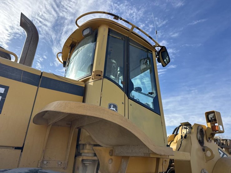 2002-deere-744h-image-17