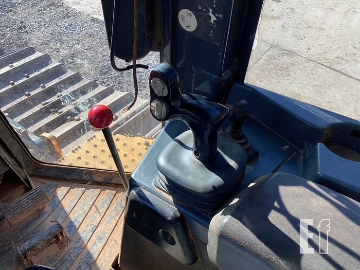 2014-deere-850k-wlt-image-17