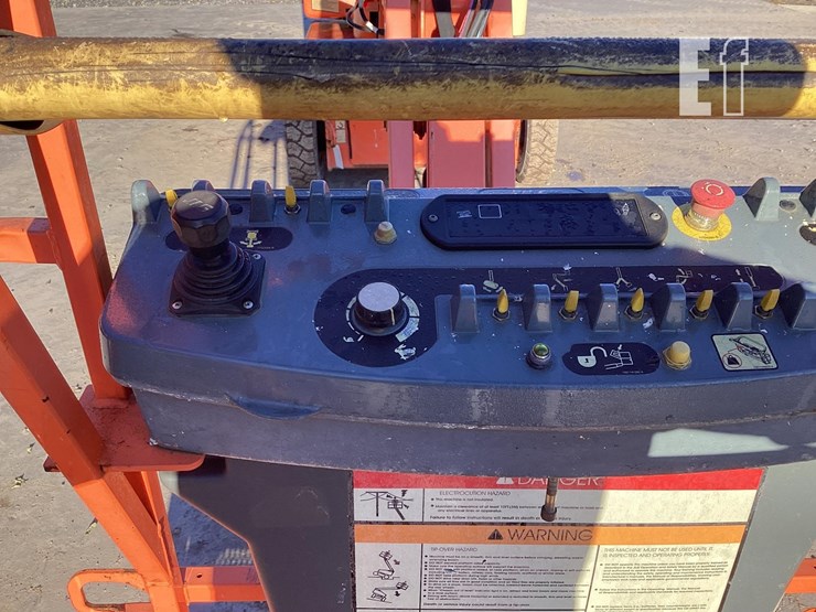 2008-jlg-e400ajpn-image-11