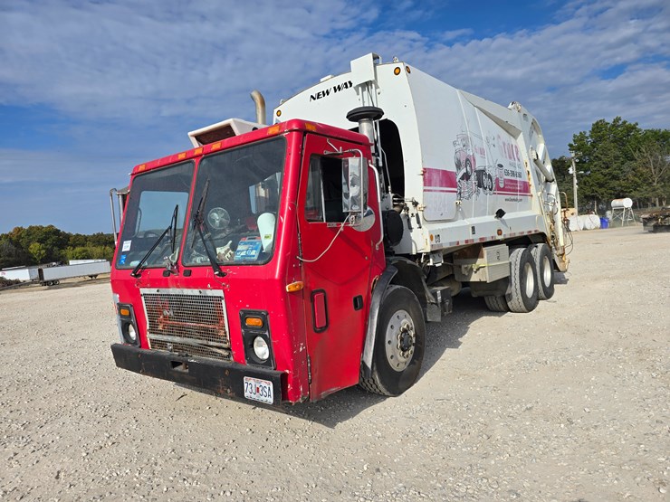 2001-mack-le613-image-4