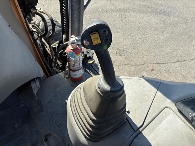 2018-case-580sn-image-24