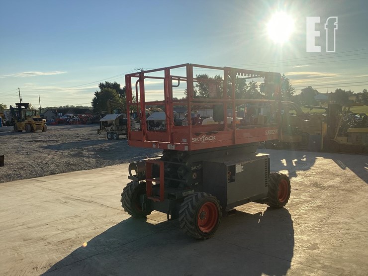 2016-skyjack-sj6832rt-image-4