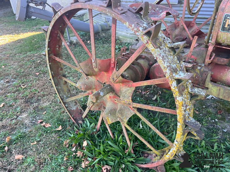 farmall-f-12-2wd-tractor-image-16