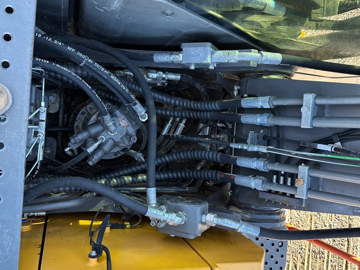 #32824-•-volvo-ec160e-crawler-excavator-w/hydraulic-thumb-image-76