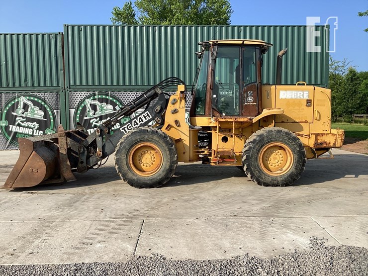 2002-deere-tc44h-image-1