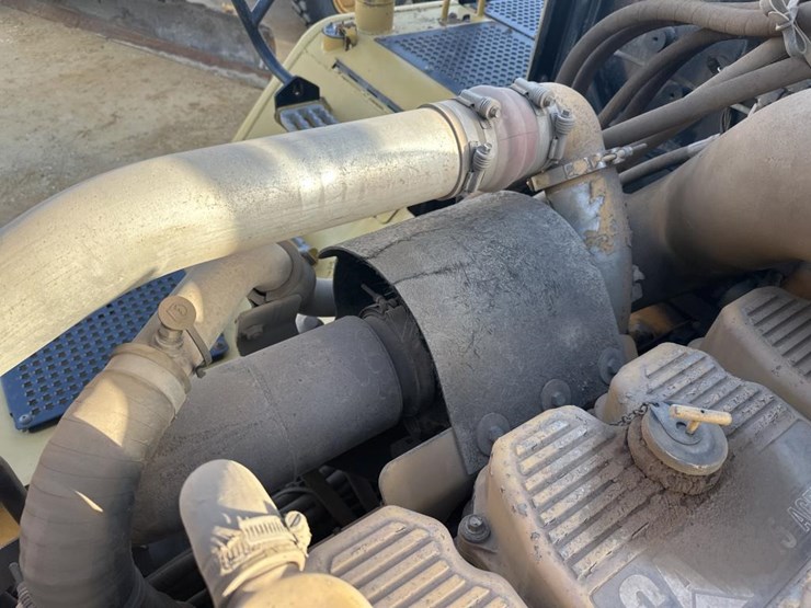 2010-caterpillar-740-image-42