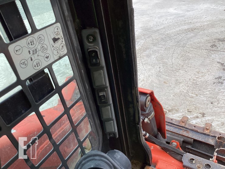 2022-kubota-ssv75-image-14