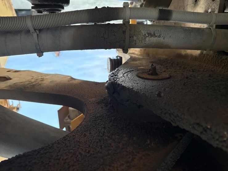 #1911-•-2004-volvo-220e-loader-image-26