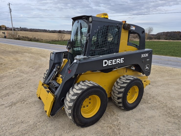 deere-332e-image-1