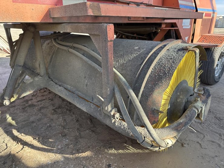 #1905-•-broce-sweeper-image-18