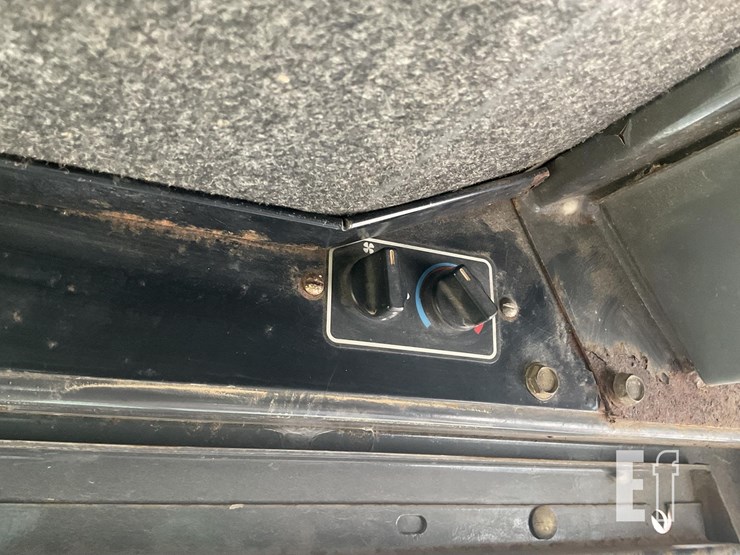 2003-new-holland-ls190-image-13