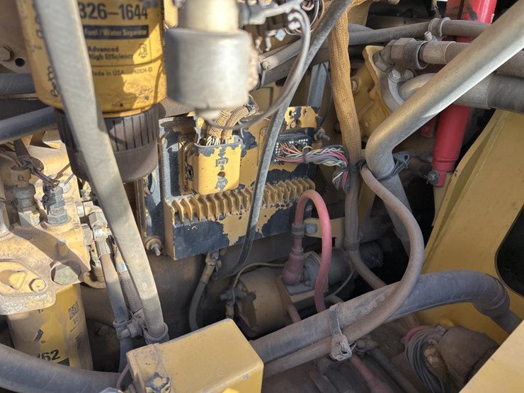 2010-caterpillar-740-image-41