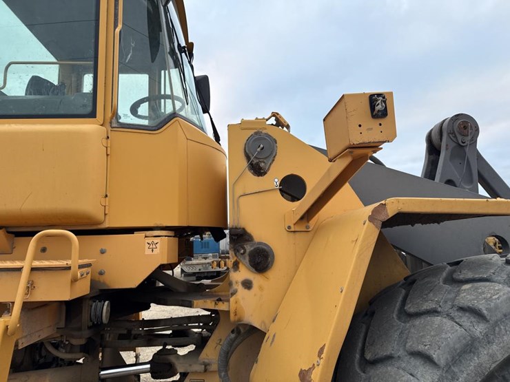 #1911-•-2004-volvo-220e-loader-image-21