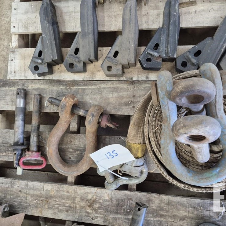 CLEVIS AND DRAW PINS