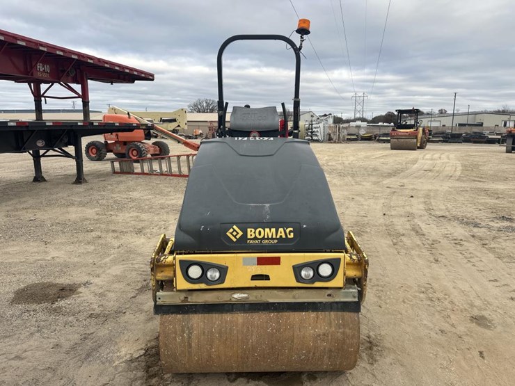 2015-bomag-bw120-image-8