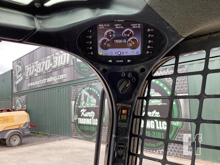 2019-bobcat-t740-image-17