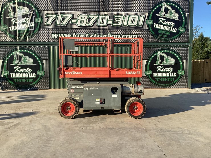 2016-skyjack-sj6832rt-image-1