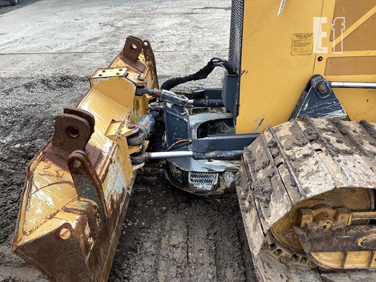 2017-deere-650k-lgp-image-11