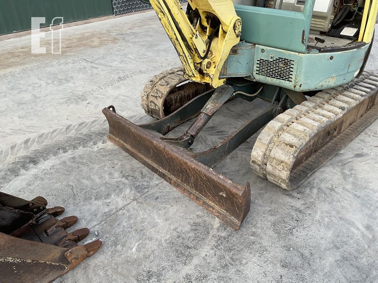 2008-yanmar-vio27-image-11