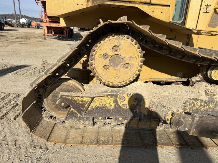 2012-caterpillar-d6t-image-46