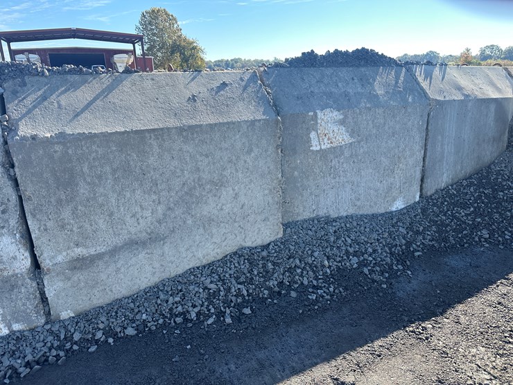 #32726-•-lot-of-(13)-~57"x80"-concrete-culvert-sections-image-7