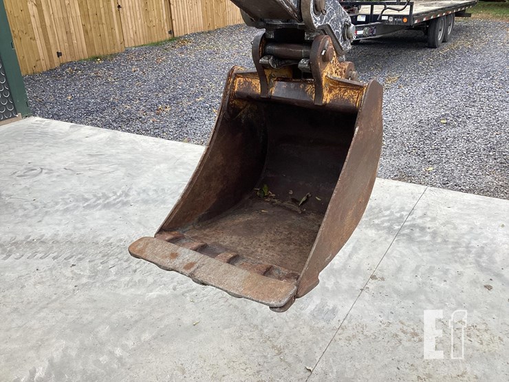 2017-deere-410l-image-11