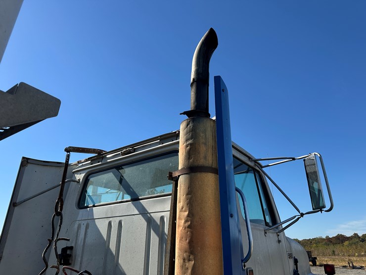 #32744-•-1989-international-f-2575-t/a-daycab-truck-tractor-vin:-1hszjg2r7kh666552-image-48