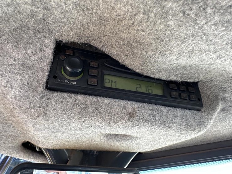 2006-deere-744j-image-35