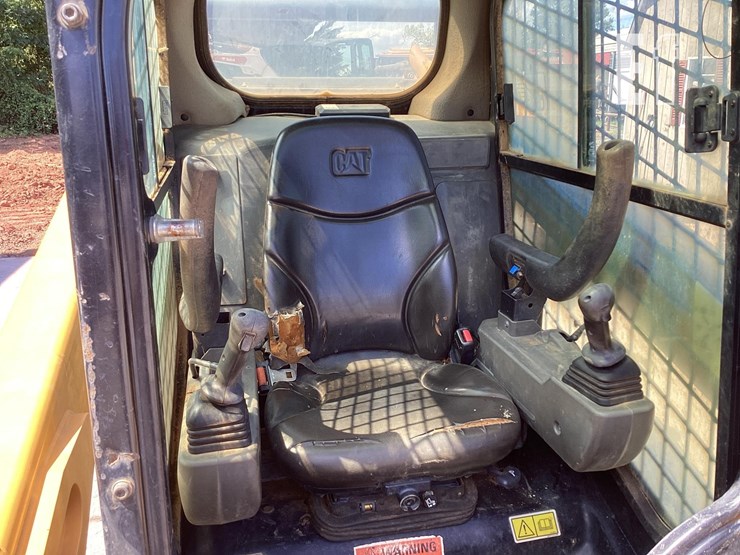 2020-caterpillar-259d3-image-15