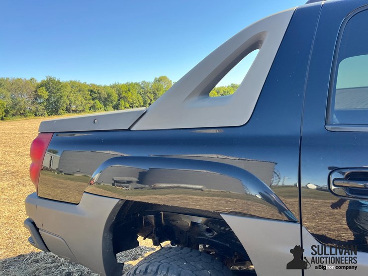 2002-chevrolet-avalanche-1500-image-14
