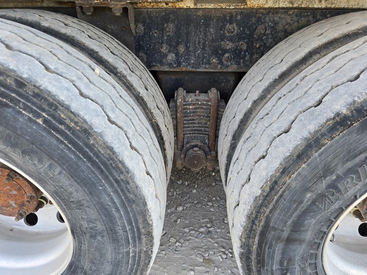 2001-mack-le613-image-92