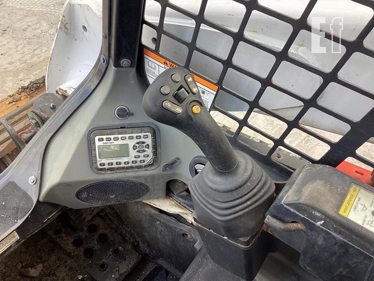 2022-bobcat-t770-image-16