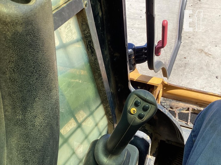 2020-caterpillar-259d3-image-21