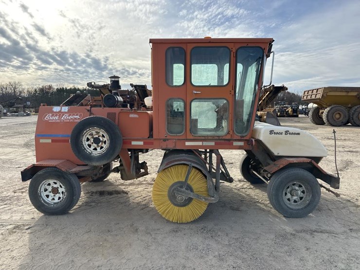 #1905-•-broce-sweeper-image-6