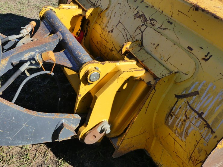 2021-deere-204l-image-4