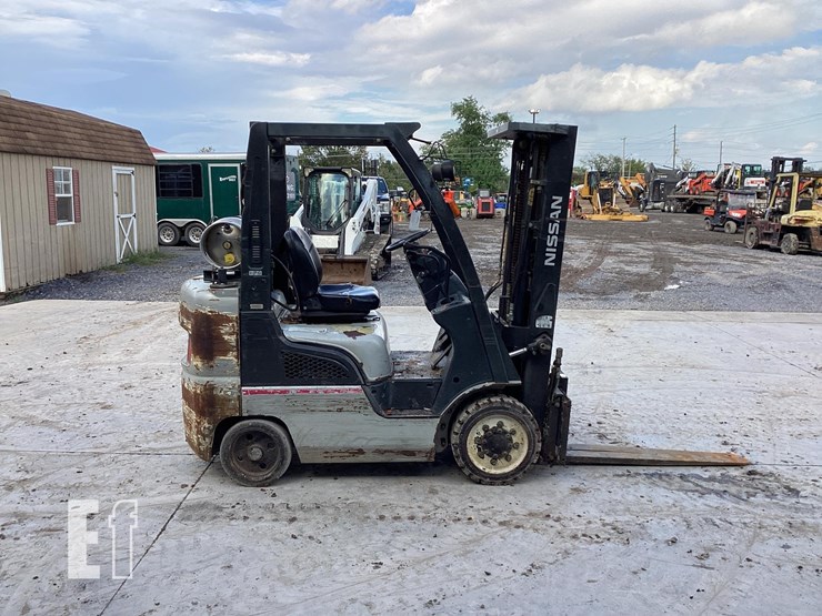 2010-nissan-mcpl02a25lv-image-5