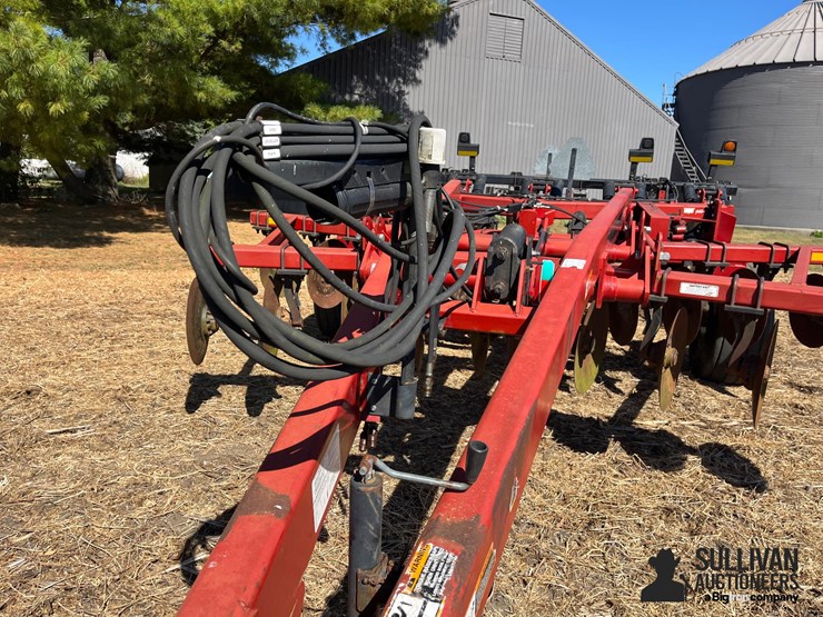 case-ih-530b-ecolo-tiger-9-shank-disk-ripper-image-10