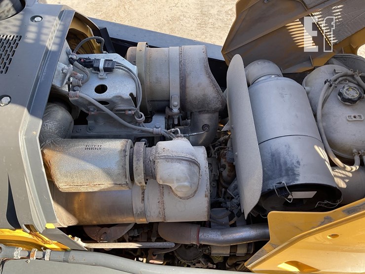 2019-deere-410l-image-13