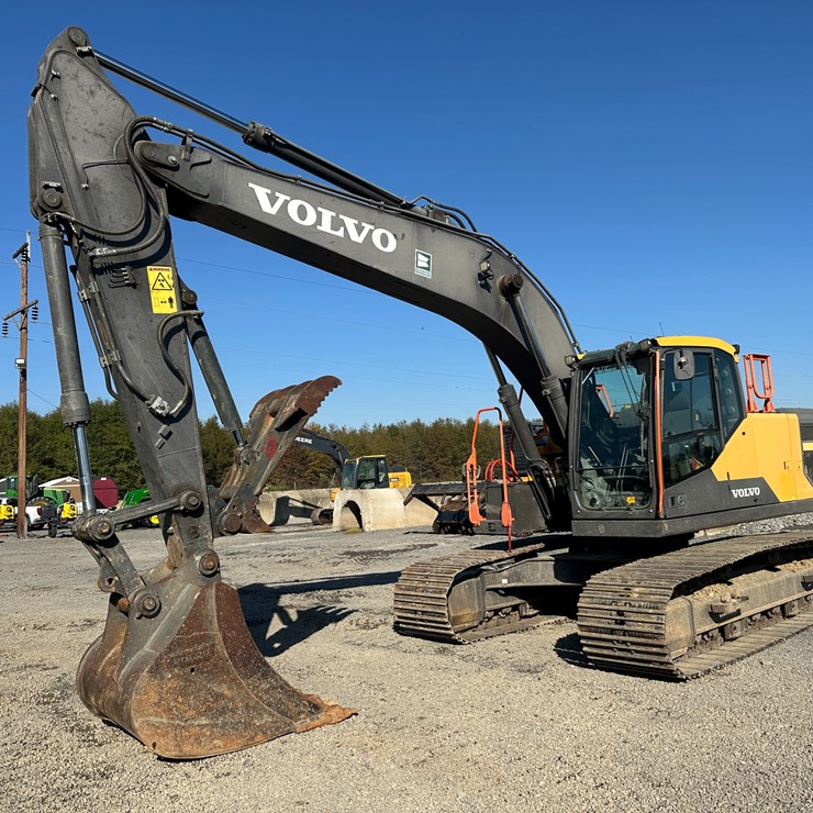 #32825 • Volvo EC200E Crawler Excavator