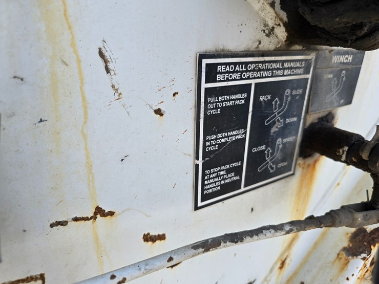 2001-mack-le613-image-90