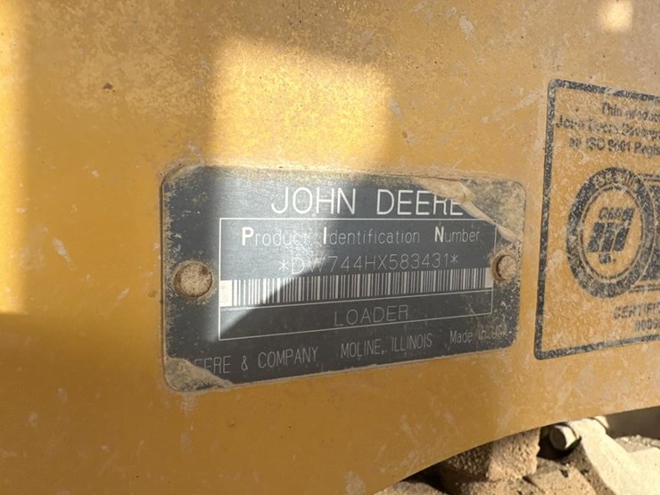 2002-deere-744h-image-45