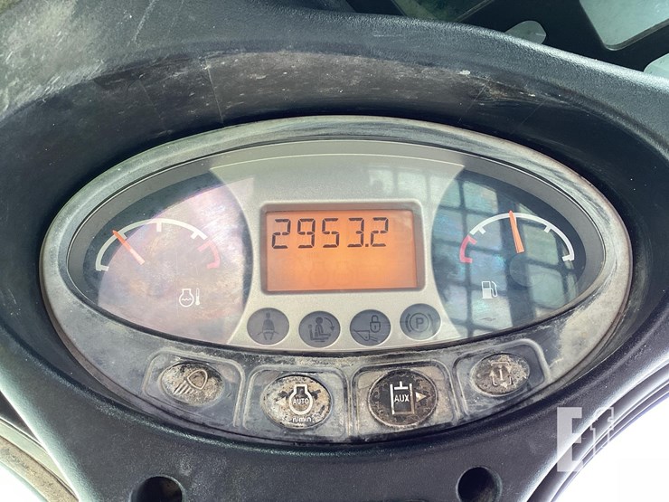 2014-bobcat-t870-image-19