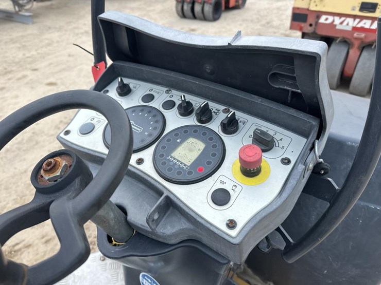 2015-bomag-bw120-image-21