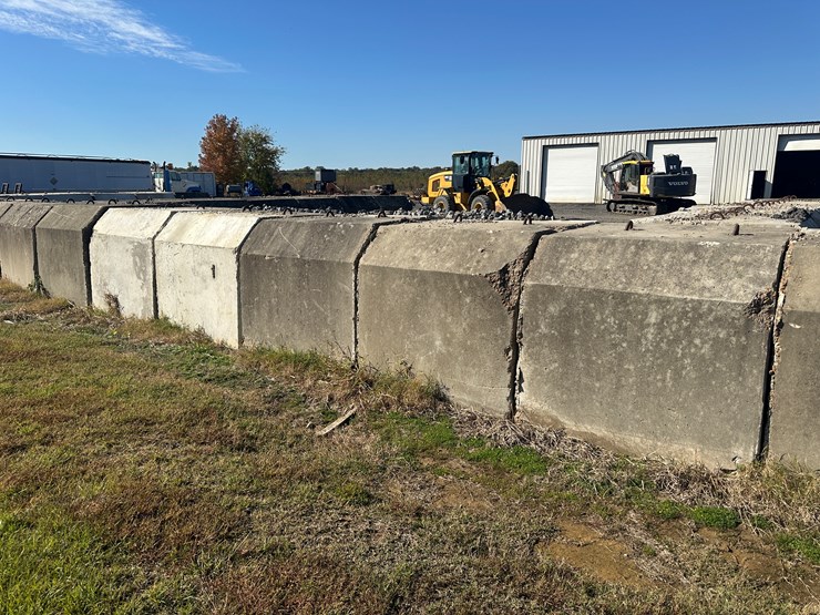 #32727-•-lot-of-(13)-~57"x80"-concrete-culvert-sectionss-image-6