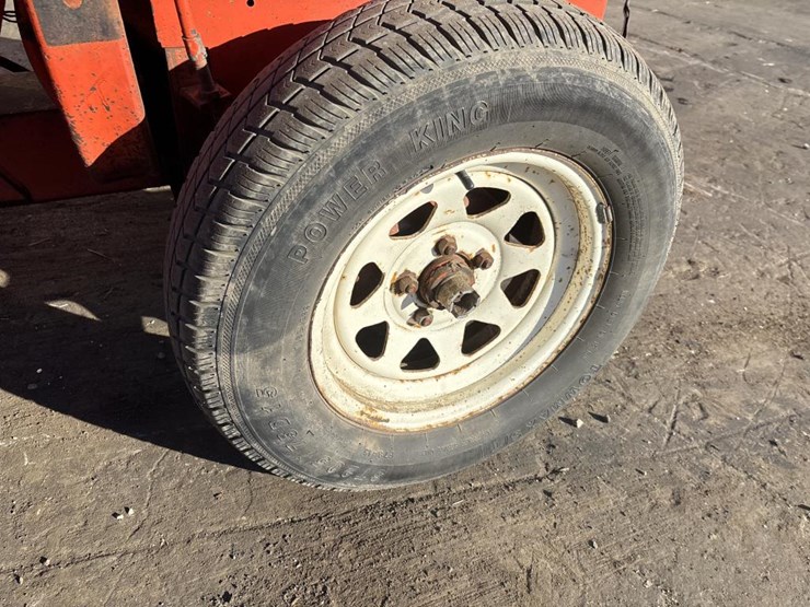 #3808-•-72"-ride-on-power-broom-image-39