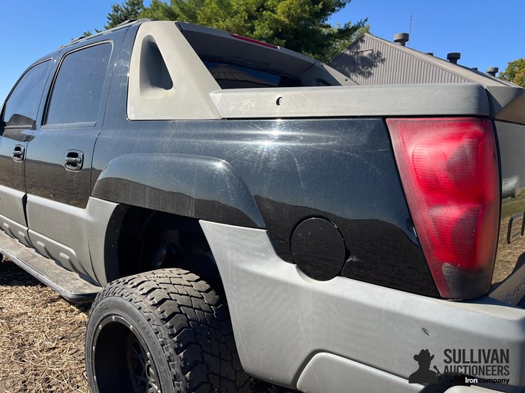 2002-chevrolet-avalanche-1500-image-19