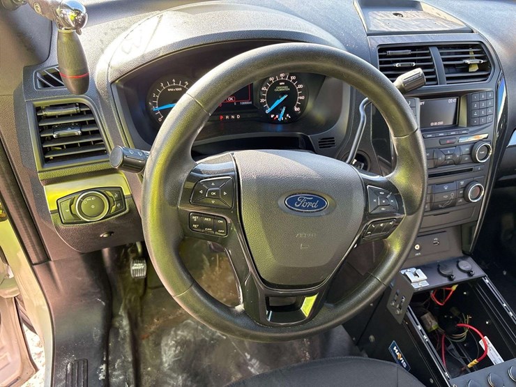 2018-ford-explorer-image-13