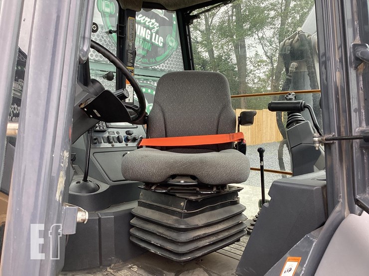 2019-deere-410l-image-14