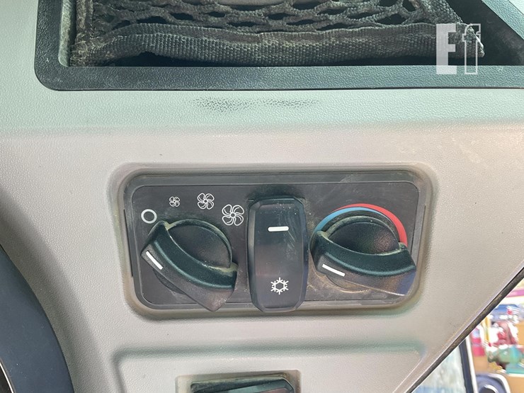 2020-caterpillar-259d3-image-18