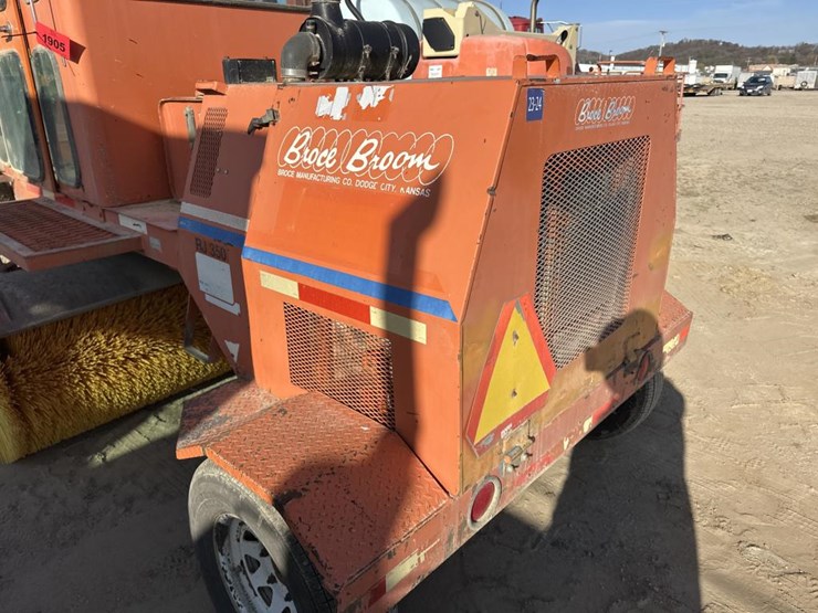#1905-•-broce-sweeper-image-20